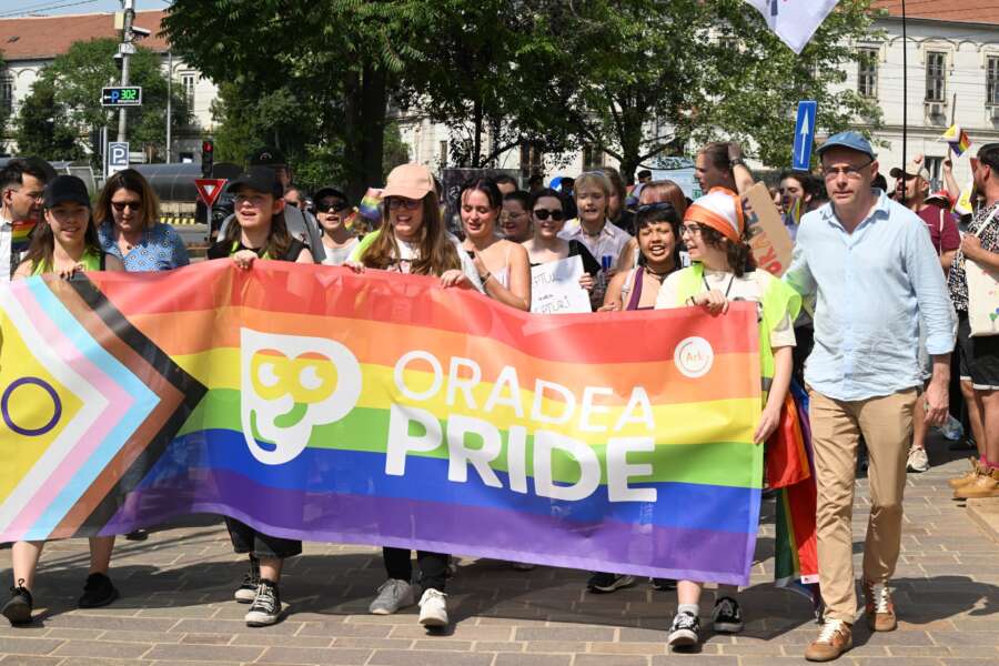 Oradea, între credință și presiuni externe